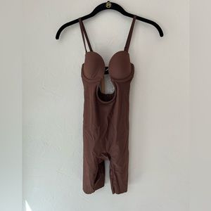 🤎SKIMS DEEP PLUNGE SHAPEWEAR MID THIGH BODYSUIT COCOA XS XXS
